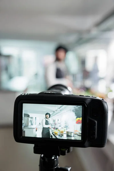 Detailní Záběr Kamer Natáčení Gastronomie Expert Vaření Zelenina Pokrm Pro — Stock fotografie