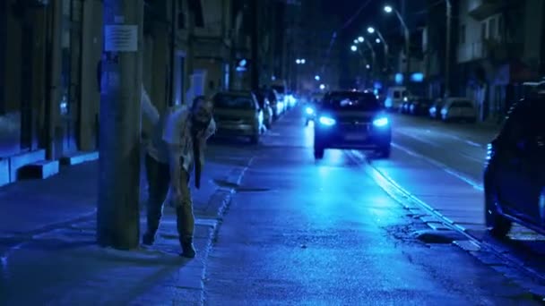 Моторошно Виглядають Офісні Зомбі Блукають Тротуарах Міста Вночі Безглузді Божевільні — стокове відео