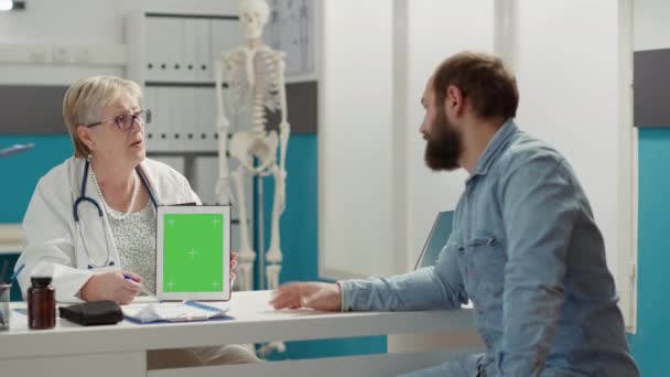 Physician Patient Analyzing Digital Tablet Greenscreen Medical Office Man Medic — 图库视频影像