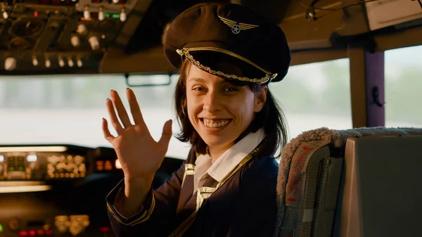 Portrait Woman Airline Copilot Command Fly Airplane Sitting Aircraft Cockpit — Stockfoto