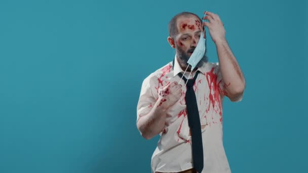 Zombie Ufficio Cerebrale Morto Con Maschera Protezione Covid Cicatrici Sanguinose — Video Stock