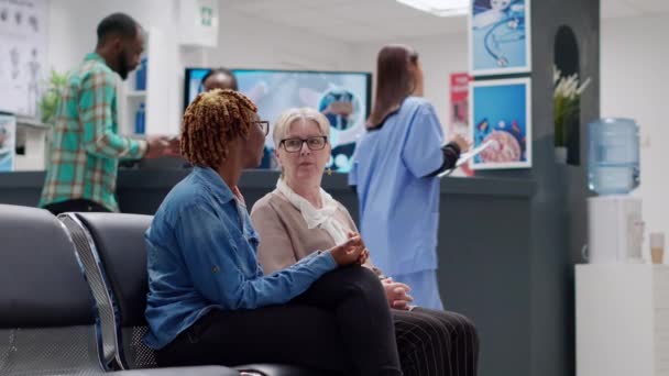 Senior Patient African American Woman Talking Waiting Area Medical Facility — Vídeos de Stock