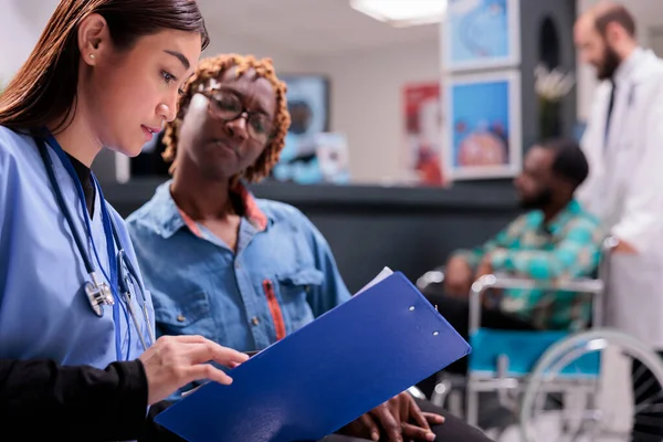 Diverse People Talking Healthcare Service Facility Discussing Treatment Medicine Waiting — Stock Photo, Image