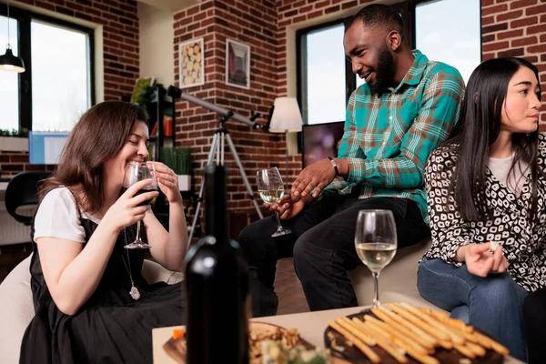 Close Diverse Friends Having Fun Wine Party While Bonding Living — Fotografia de Stock