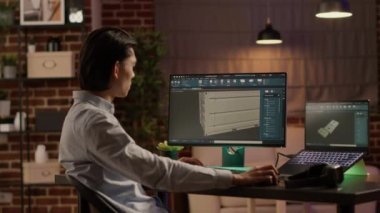 Erkek mühendis endüstriyel motor bileşeni üretiyor, evde gelişmiş bilim makineleri tasarlıyor. Tasarım yazılımında arayüzlü yaratıcı teknik ürün mühendisliği.