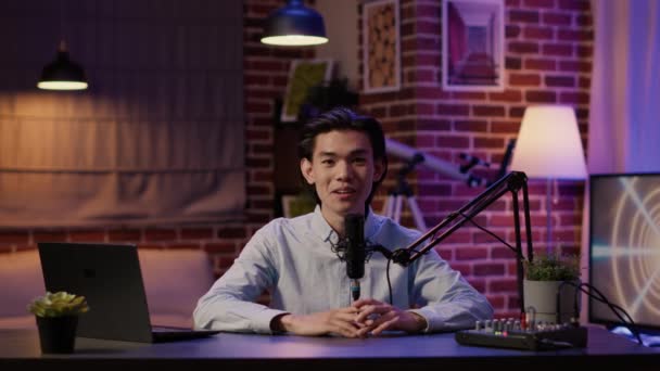 Asian Vlogger Filming Podcast Show Talking Internet Audience Recording Vlog — ストック動画
