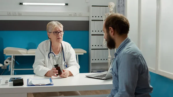 General Practitioner Giving Bottle Pills Cure Man Sickness Checkup Visit — Stock Photo, Image