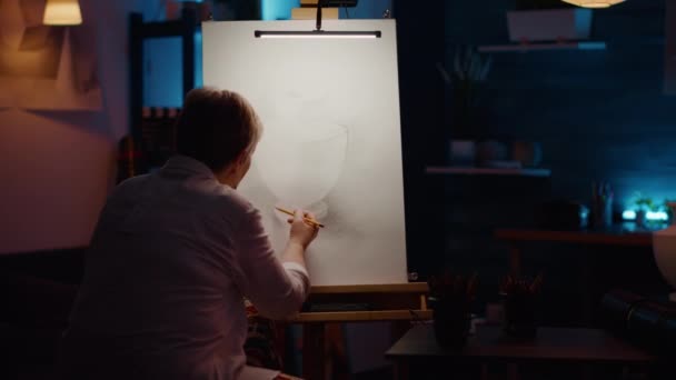Old Woman Creative Skills Drawing Professional Artwork Vase Inspiration Artistic — ストック動画