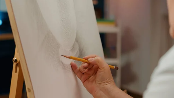 Hand Des Professionellen Künstlers Zeichnet Vasenmodell Mit Bleistift Auf Weißer — Stockfoto