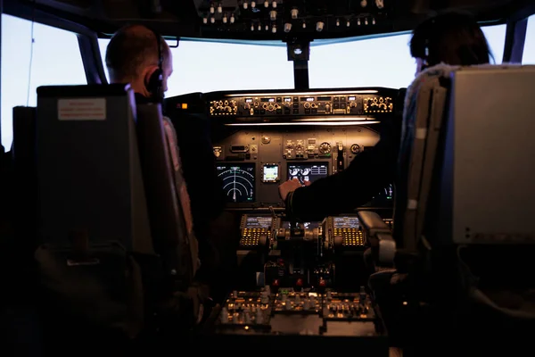 Team Aircrew Members Throttling Engine Fly Airplane Using Control Panel — Fotografia de Stock