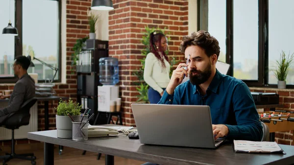 Pensando Las Ideas Para Encontrar Una Solución Negocio Pensando Análisis — Foto de Stock