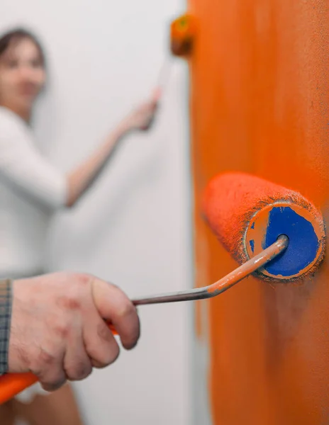Man Holding Roller Brush Orange Paint Using Paintbrush Roll Renovate — Fotografia de Stock