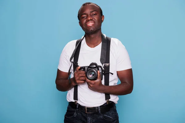 Joyful Handsome Looking African Ethnicity Guy Photo Device Posing Confidence — Φωτογραφία Αρχείου