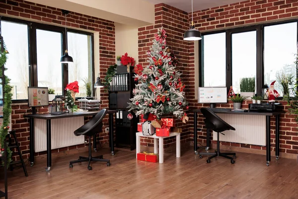 People Empty Business Office Festive Decor Christmas Tree Seasonal Holiday — 스톡 사진