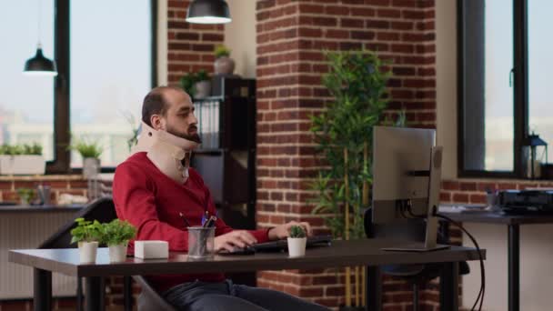 Male Employee Foam Neck Collar Working Business Growth Using Computer — Αρχείο Βίντεο