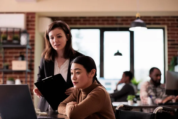 Business Employee Working Wheelchair User Office Doing Teamwork Plan Strategy — Photo