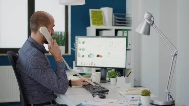 Company Secretary Talking Landline Phone Call Desk Working Business Project — Stockvideo