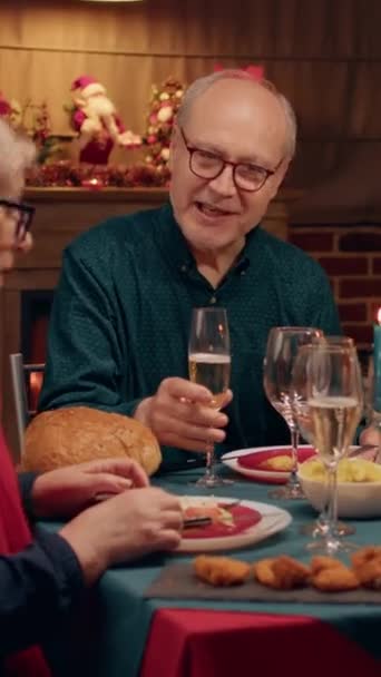 Vertical Video Happy Elderly Man Talking Wife While Enjoying Christmas — Vídeo de stock