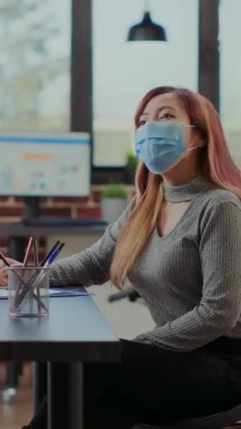 Vertical Video Asian Employee Face Mask Attending Job Interview Candidate — Video