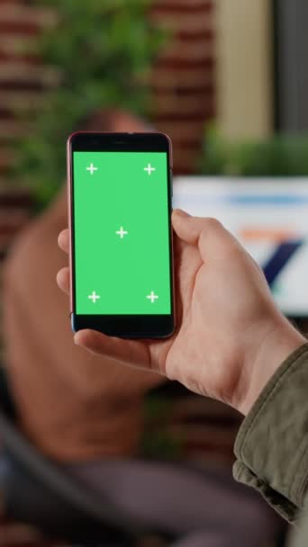 Vertical Video Startup Worker Using Isolated Greenscreen Mobile Phone Looking — Vídeo de Stock