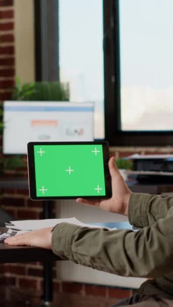 Vertical Video Company Employee Looking Tablet Horizontal Greenscreen Display Working — Vídeo de stock