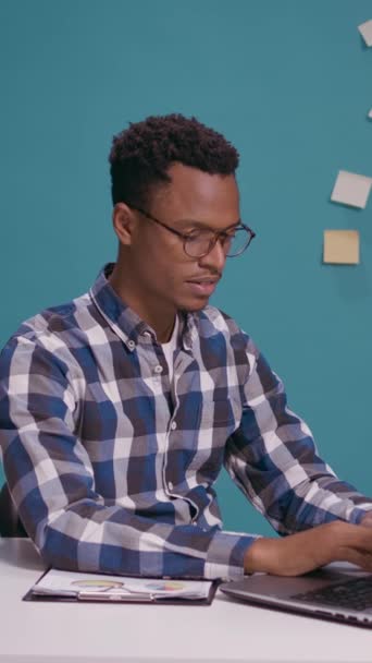 Vertical Video Exhausted Worker Doing Timeout Sign Hands Front Laptop — Vídeos de Stock