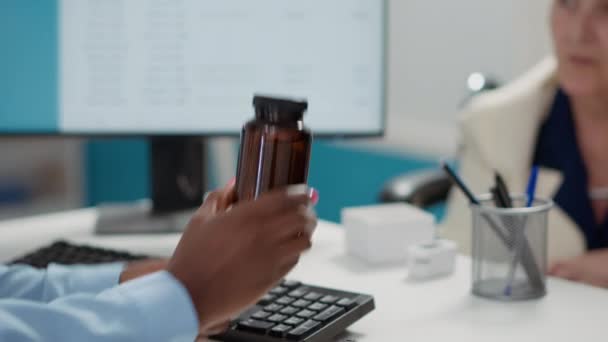 Female Physician Holding Bottle Pills Give Prescription Treatment Old Woman — Vídeos de Stock