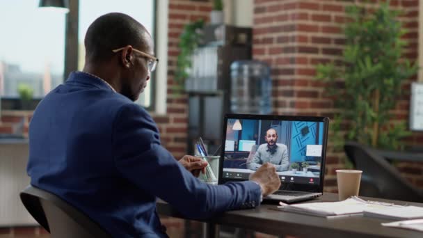 Company Employee Attending Remote Videocall Meeting Man Laptop Having Conversation — Vídeos de Stock
