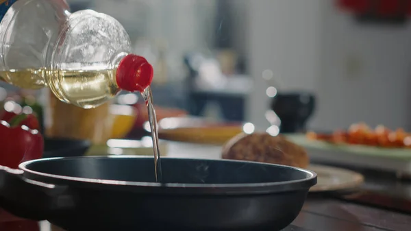 Professional Cook Adding Organic Olive Oil Frying Pan Pouring Liquid —  Fotos de Stock