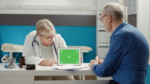 Senior Physician Pointing Tablet Horizontal Greenscreen Medical Cabinet Using Isolated — стоковое фото