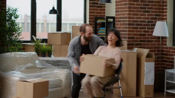 Husband Wife Enjoying Moving New Real Estate Property Having Fun — Stockvideo