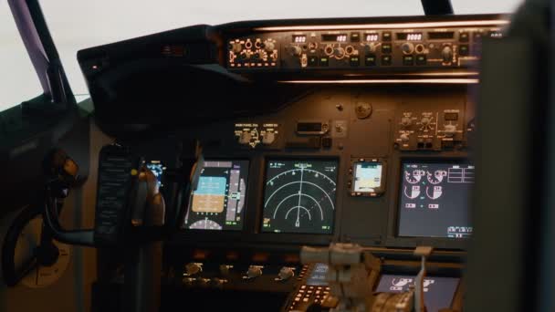 Lege Cockpit Van Het Vliegtuig Met Dashboardcommando Aan Gaspedaal Motor — Stockvideo