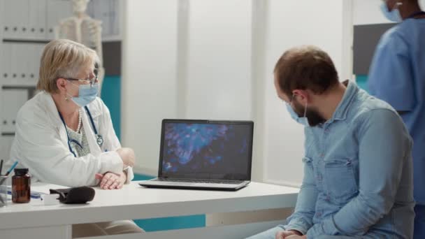 Physician Analyzing Virus Animation Laptop Sick Patient Covid Pandemic Checkup — 图库视频影像