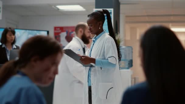 Portrait African American Medic Uniform Checkup Report Consultation Hospital Reception — 비디오