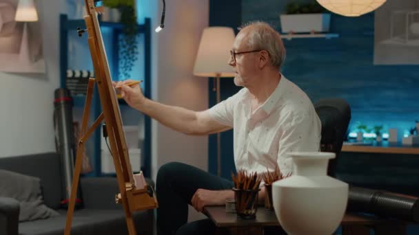 Portrait Old Person Drawing Professional Vase Masterpiece Artistic Tools Equipment — стоковое видео