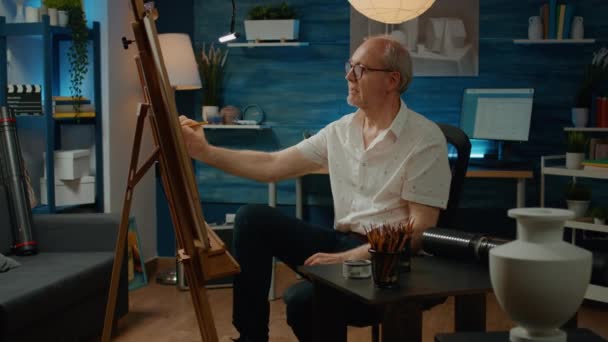 Senior Artist Looking Vase Model Draw Canvas Using Hobby Artistic — Wideo stockowe