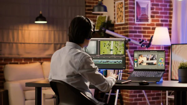 Male Videographer Working Color Gradient Software Edit Video Professional Film — Foto de Stock