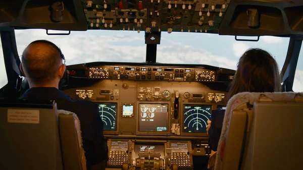 Pilot Woman Copilot Fixing Altitude Longitude Dashboard Preparing Takeoff Engine — ストック写真