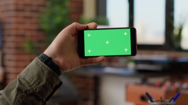 Business Manager Holding Horizontal Greenscreen Smartphone Looking Blank Chroma Key — 비디오