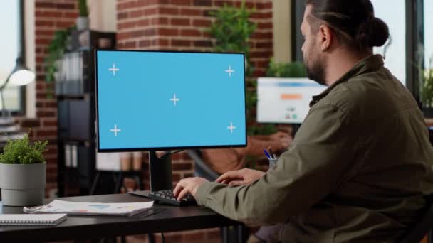 Company Manager Working Greenscreen Mockup Display Desktop Computer Using Blank — Vídeo de stock