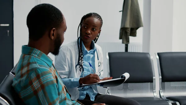 African American Specialist Patient Doing Consultation Waiting Area Hospital Reception — стокове фото