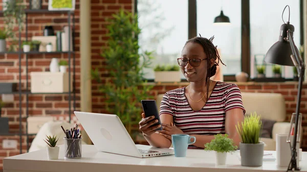 Freelancer Using Online Videoconference Call Talk Colleagues Remote Work Smartphone — Fotografia de Stock