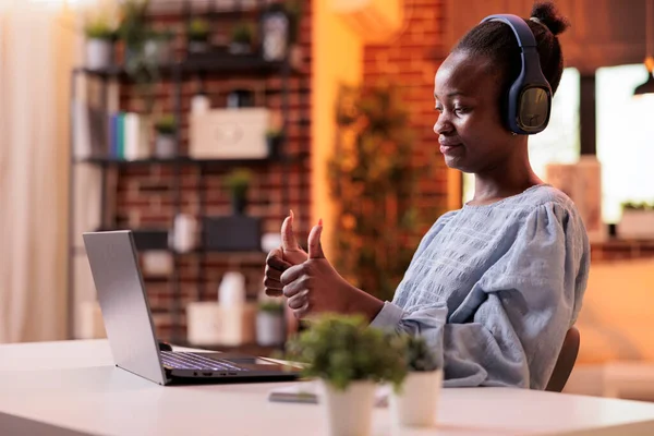 African American Female Student Talking Online Lesson Using Laptop Videoconference — Φωτογραφία Αρχείου