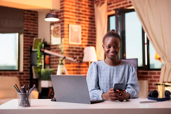 Successful Female Freelancer Working Mobile Phone Modern Home Office Smiling — Φωτογραφία Αρχείου