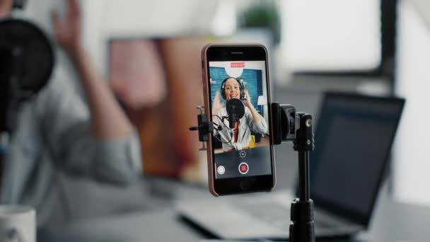Social Media Famous Influencer Recording Video Blog Modern Smartphone While — Αρχείο Βίντεο