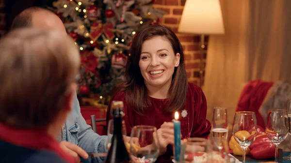 Beautiful Wife Chatting Senior Woman While Enjoying Christmas Dinner Home — Foto Stock