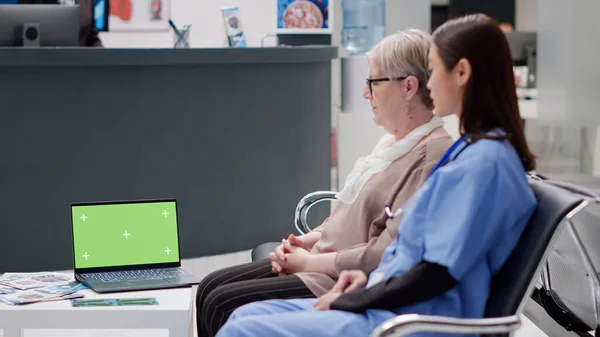 Diverse Women Talking Healthcare Having Greenscreen Laptop Waiting Room Lobby — Stockfoto