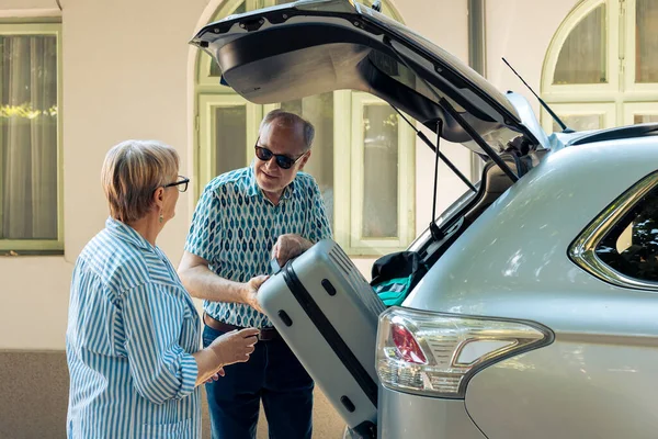 Elderly Couple Loading Trolley Car Trunk Travelling Retirement Holiday Vacation — Stok fotoğraf