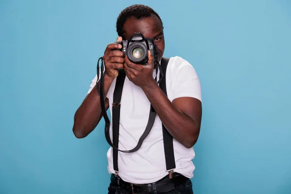 African American Photography Enthusiast Taking Photo While Standing Blue Background — Stock Photo, Image