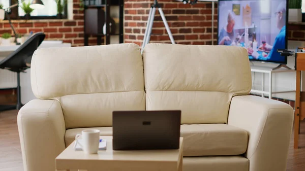 Interior Modern Apartment Coffee Table Having Laptop Empty Living Room — Stock Photo, Image